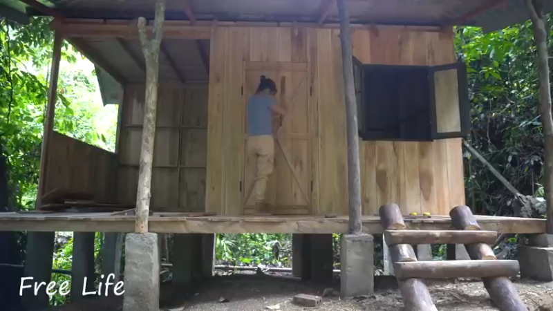 女生桃园S208完成木屋门梯11小姐姐荒野隐居