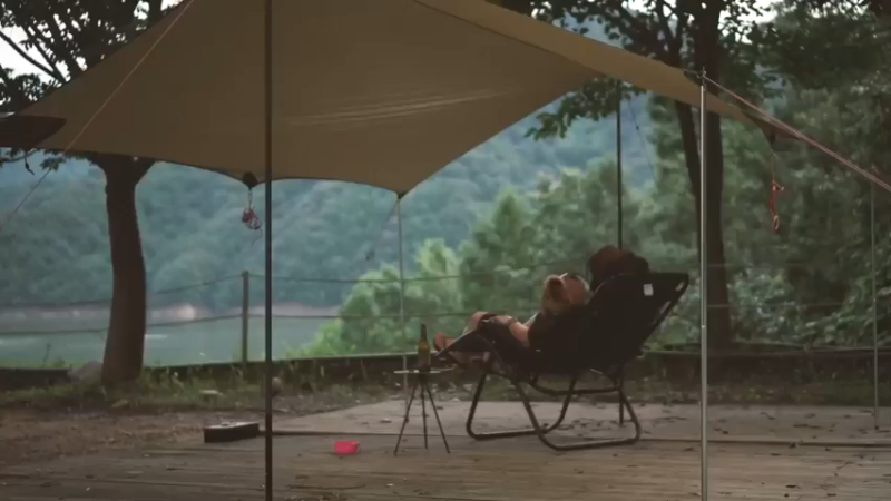 漫长的雨季后，寂静山岭上享受着独自露营的乐趣5-逃离都市 露营日常