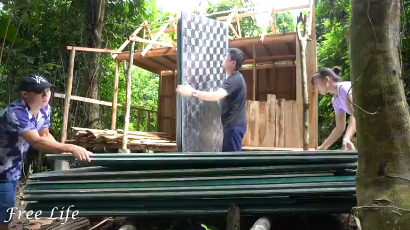 女生桃园S207村里小伙帮忙完成木屋15小姐姐荒野隐居