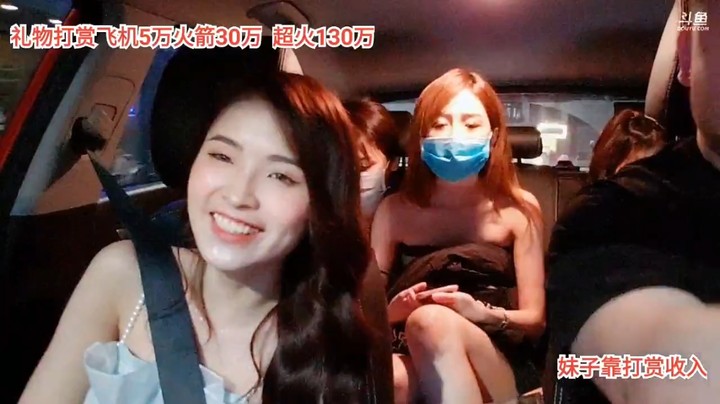 今天带美女去路边吃美食，龙哥坐副驾驶了