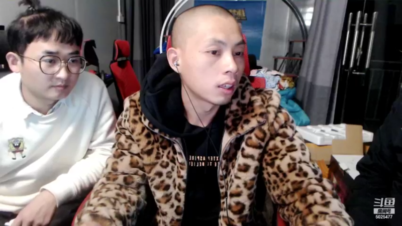 【2021-11-08 21点场】逐梦兄弟：今天去配个电脑