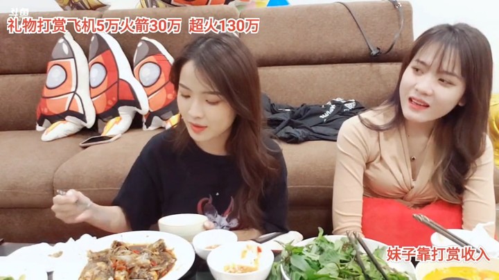 快乐的吃饭，龙哥是干饭人，吃饭认真啊