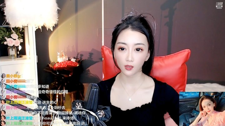 美女主播直播聊天，笑起来好看啊