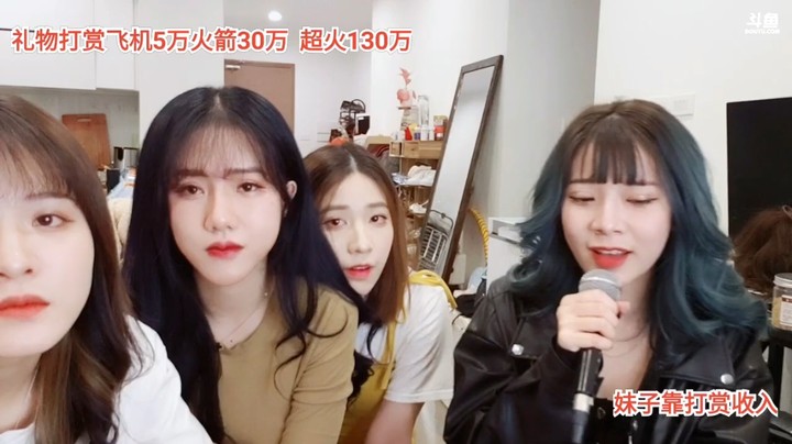 新妹子唱歌很好听，小七都来听了