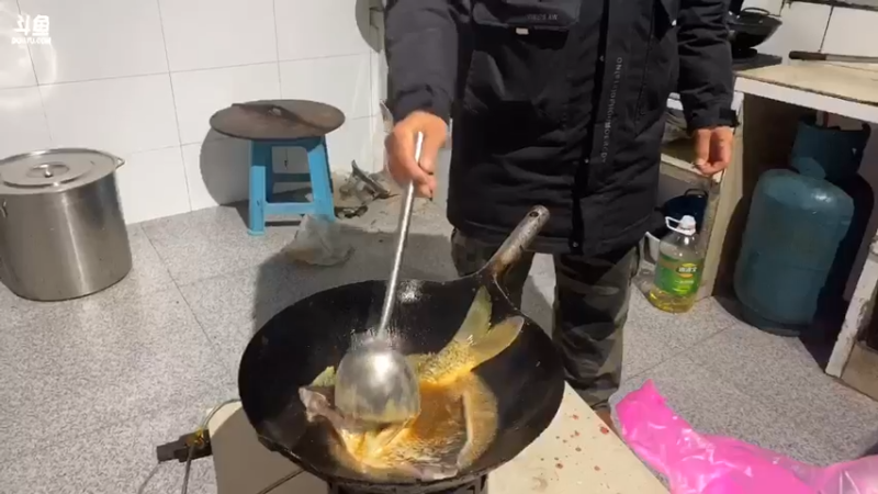 【2021-11-08 23点场】魅力生活i：宵夜烤鱼走起