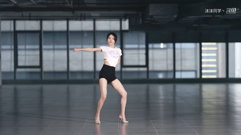 我在斗鱼看沫沫同学丶直播舞蹈