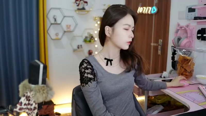 【2021-11-10 10点场】传情小小：御姐等你看直播10717