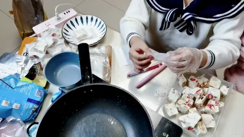 【2021-11-10 20点场】我就是图图阿：七点直播做雪花酥