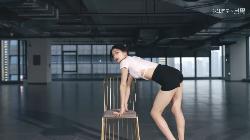 我在斗鱼看沫沫同学丶直播舞蹈