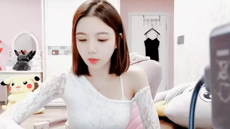 【2021-11-11 17点场】丽亚celiahunne：小姨子：开心最重要