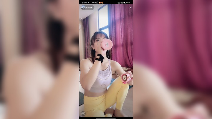 美女瑜伽