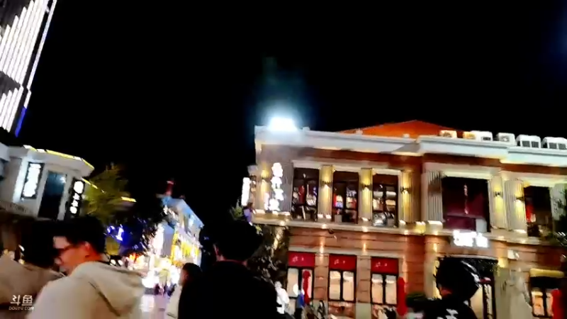 【2021-11-14 18点场】我是唐菲：街头唱歌啦