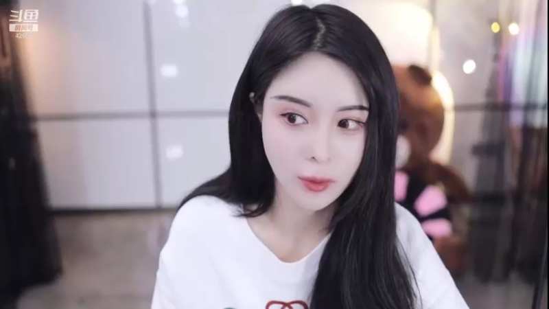 【2021-11-15 22点场】苏恩Olivia：苏恩：来啦 宝 晚上好呀