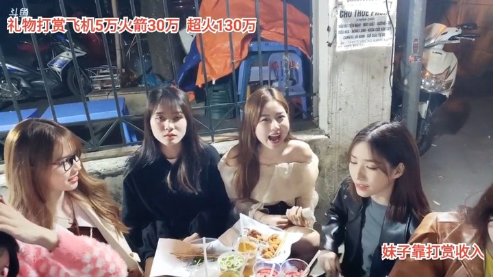 美女聚会娱乐，大海真可爱