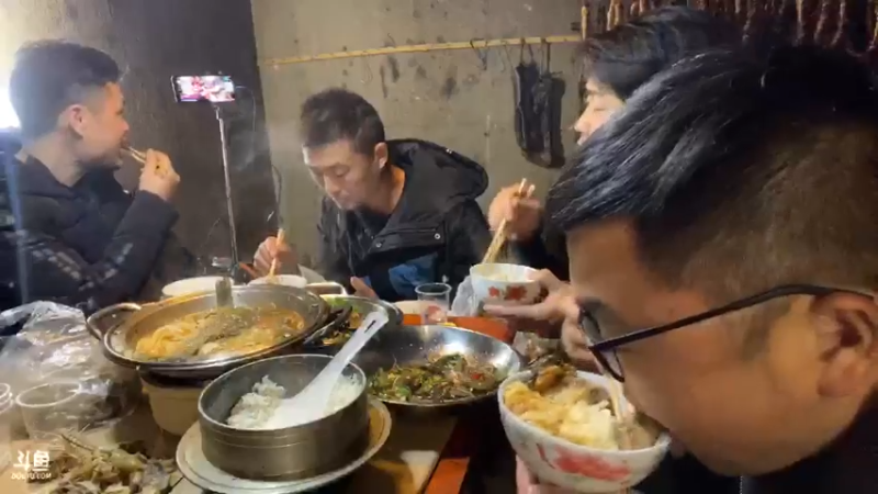 【2021-11-15 23点场】魅力生活i：美食醉虾干锅鲫鱼