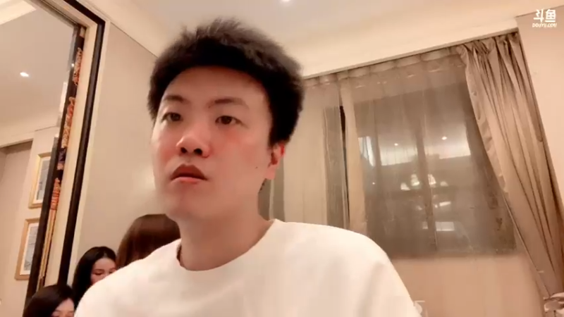 【2021-11-16 19点场】解说潇洒：朋友们聚一聚