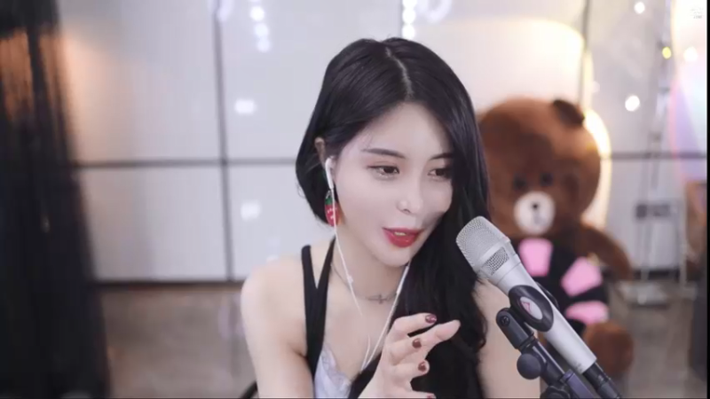 【2021-11-17 00点场】苏恩Olivia：苏恩：来啦 宝 晚上好呀