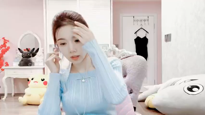 【2021-11-17 18点场】丽亚celiahunne：小姨子：开心最重要