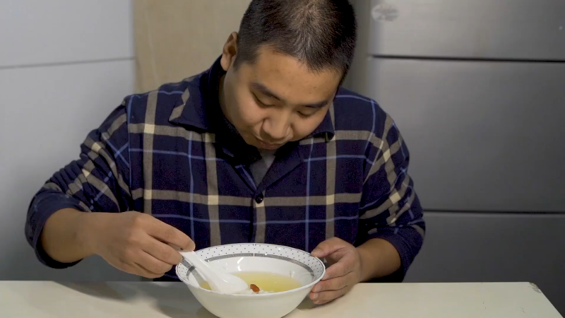 我在斗鱼看野食小哥直播美食
