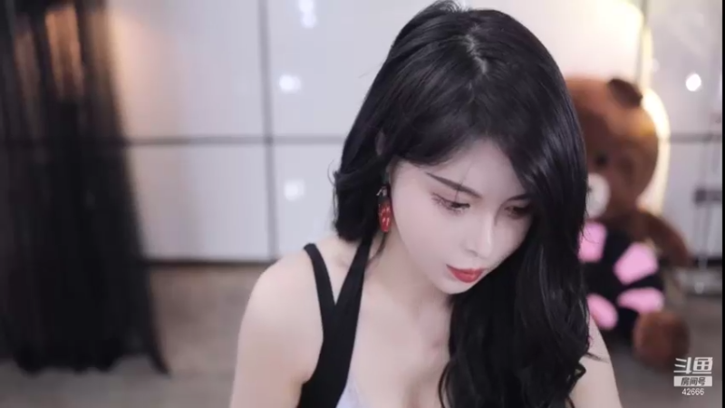【2021-11-16 20点场】苏恩Olivia：苏恩：来啦 宝 晚上好呀