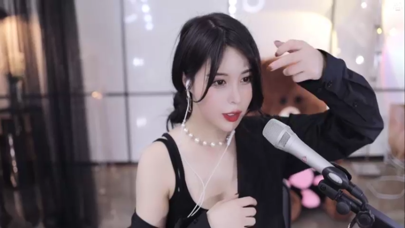 【2021-11-18 00点场】苏恩Olivia：苏恩：来啦 宝 晚上好呀
