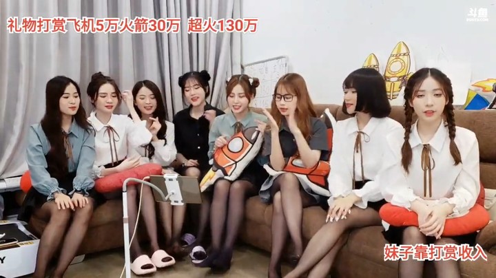 美女一起合唱经典老歌，大海的哪吒发型好看