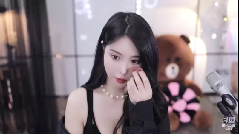 【2021-11-17 22点场】苏恩Olivia：苏恩：来啦 宝 晚上好呀