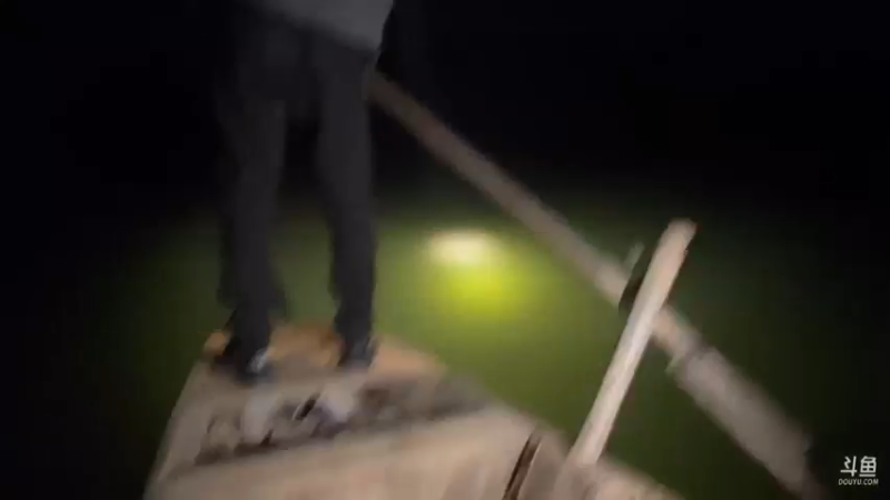 【2021-11-18 19点场】魅力生活i：月黑风高水库叉鱼