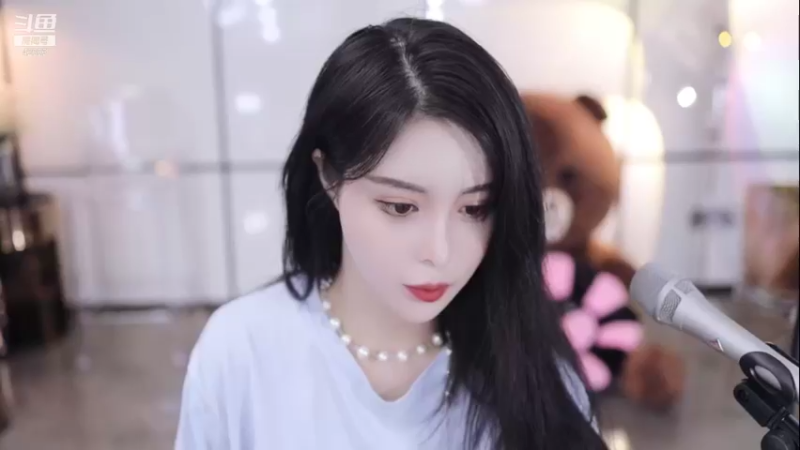 【2021-11-18 21点场】苏恩Olivia：苏恩：来啦 宝 晚上好呀