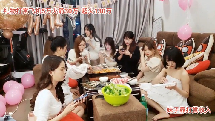 今晚美女聚会过生日，大碗回来庆祝顺便吃饭了