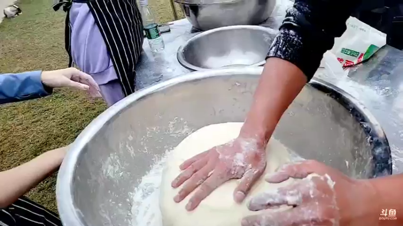 【2021-11-20 12点场】洪湖小肖：变形计之美食篇