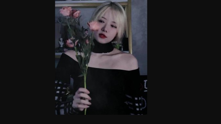 评论里那些吵着要看我光剑变身的家伙呢？