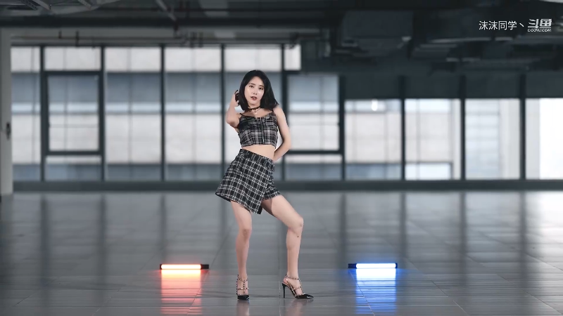 我在斗鱼看沫沫同学丶直播舞蹈