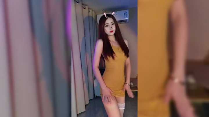 美女视频精彩集锦，小姐姐在家跳舞很好看