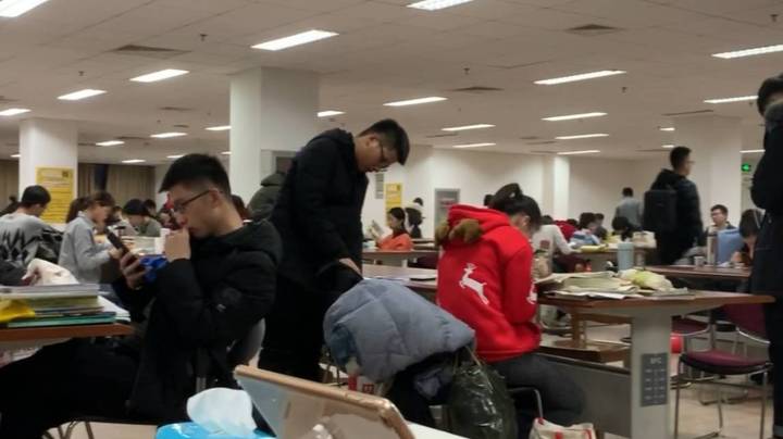 齐鲁工业大学10点15的图书馆