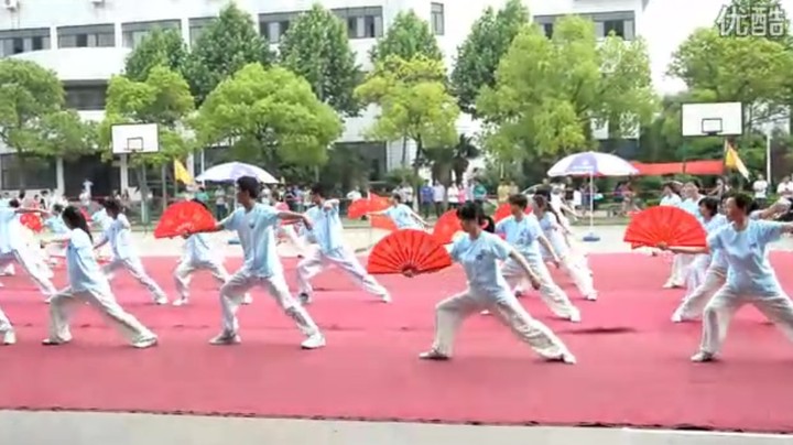 安徽工程大学武术协会十周年庆典之太极扇