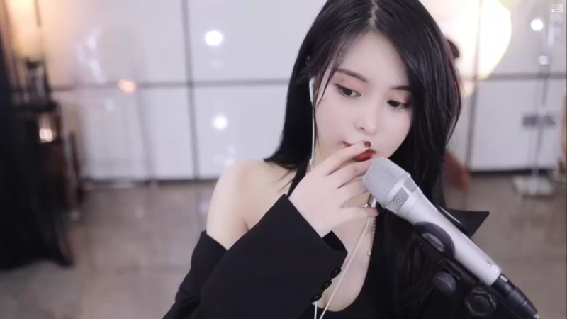 【2021-11-25 23点场】苏恩Olivia：苏恩：晚上好呀 我 来啦