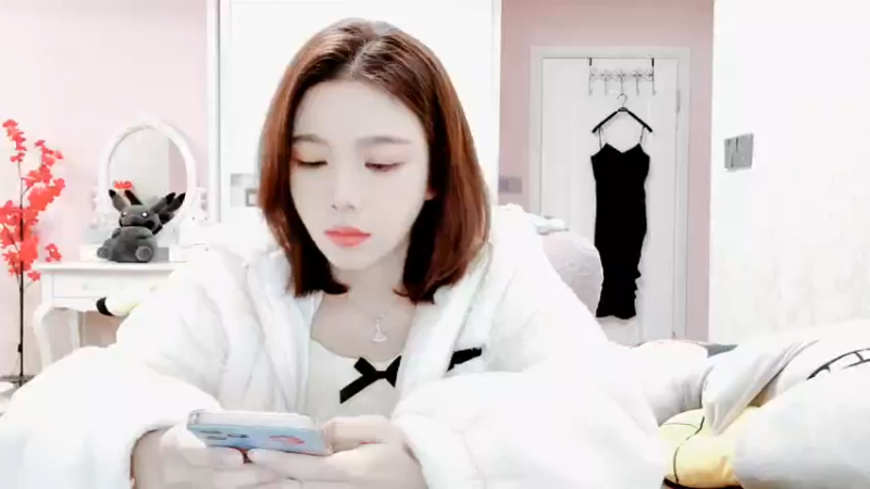 【2021-11-27 13点场】丽亚celiahunne：小姨子：最近眼睛不舒服少播播