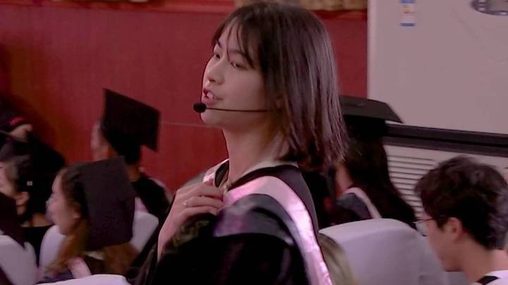 四川传媒学院毕业典礼 一首《一路顺风》