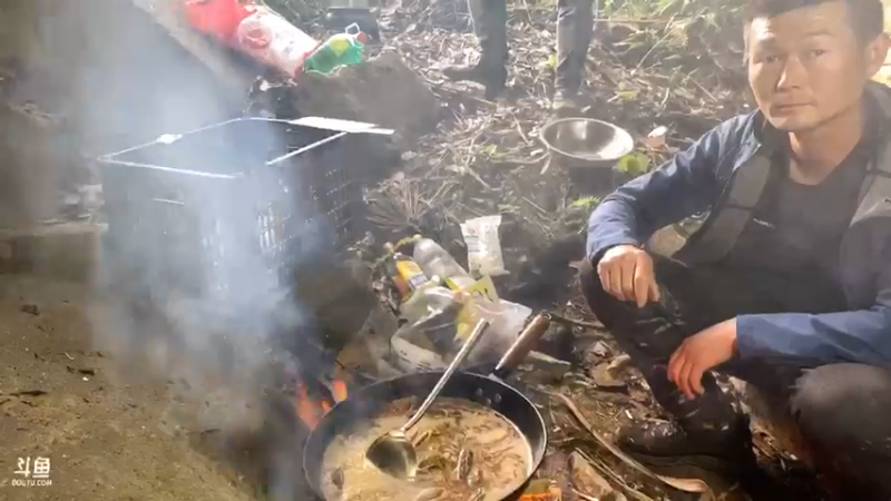 【2021-11-27 16点场】魅力生活i：户外溶洞生活开始啦