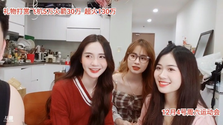 今天小心是主角，坐了大海的位置，可惜不会看弹幕，不认识字
