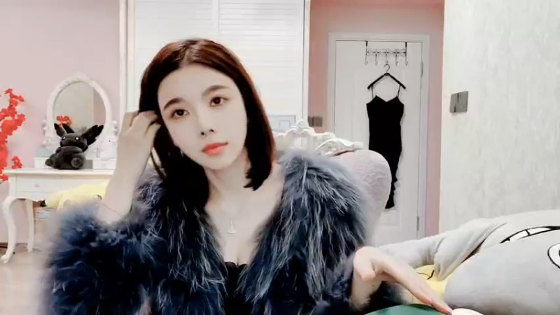 【2021-11-28 19点场】丽亚celiahunne：小姨子：最近眼睛不舒服少播播