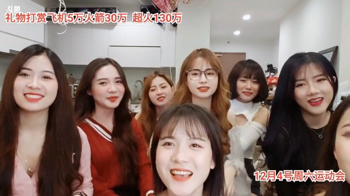 美女可爱多拉票真搞笑，总是惊喜不断啊