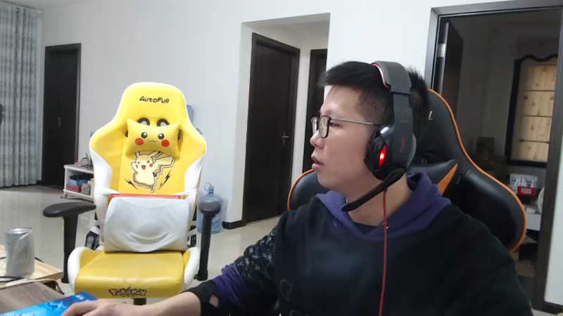 【2021-11-28 10点场】余小C真的很强：余小C：余人来了！早上好