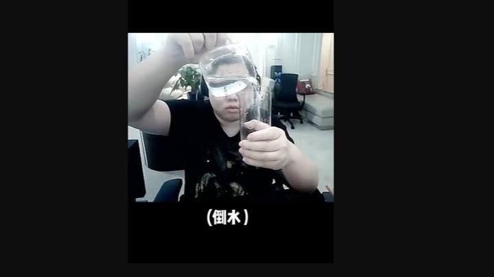 给你们表演一个很神奇的魔术