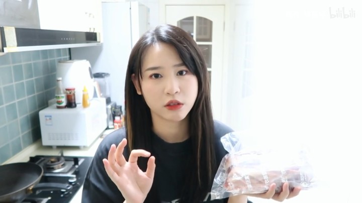 【Little money’s vlog24】要不要和我一起炸厨房｜绝对不会翻车的水煮牛肉｜日常料理学习中