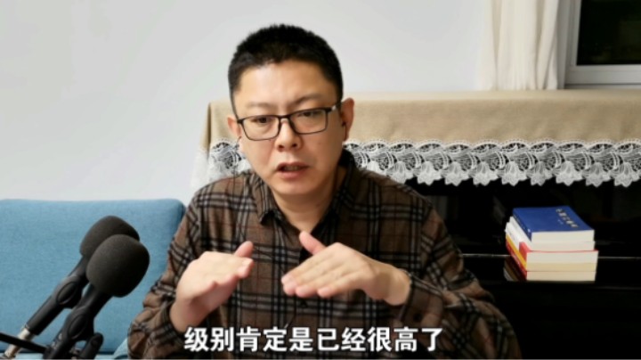 刘罗锅的父亲，因一起重大杀人案，踏上自己的官场高速路