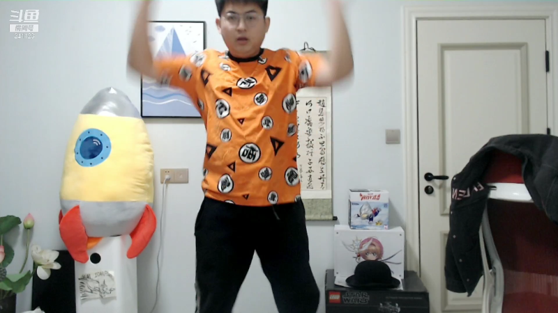 我在斗鱼看火力堂主直播户外