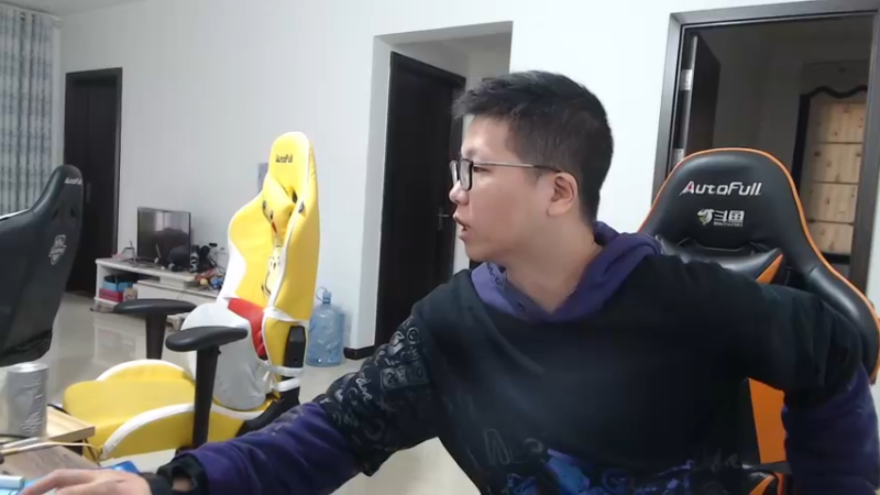 【2021-11-30 09点场】余小C真的很强：余小C：余人来了！早上好