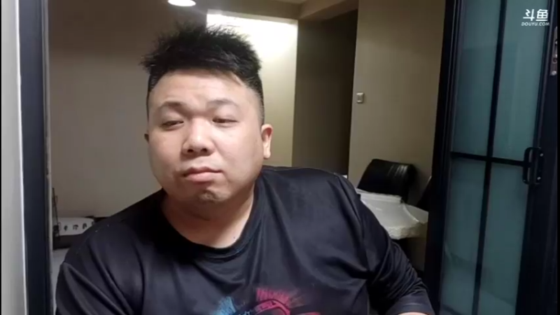 【2021-11-30 22点场】天津美食胡子：我妈做的红烧鲫头鱼真香
